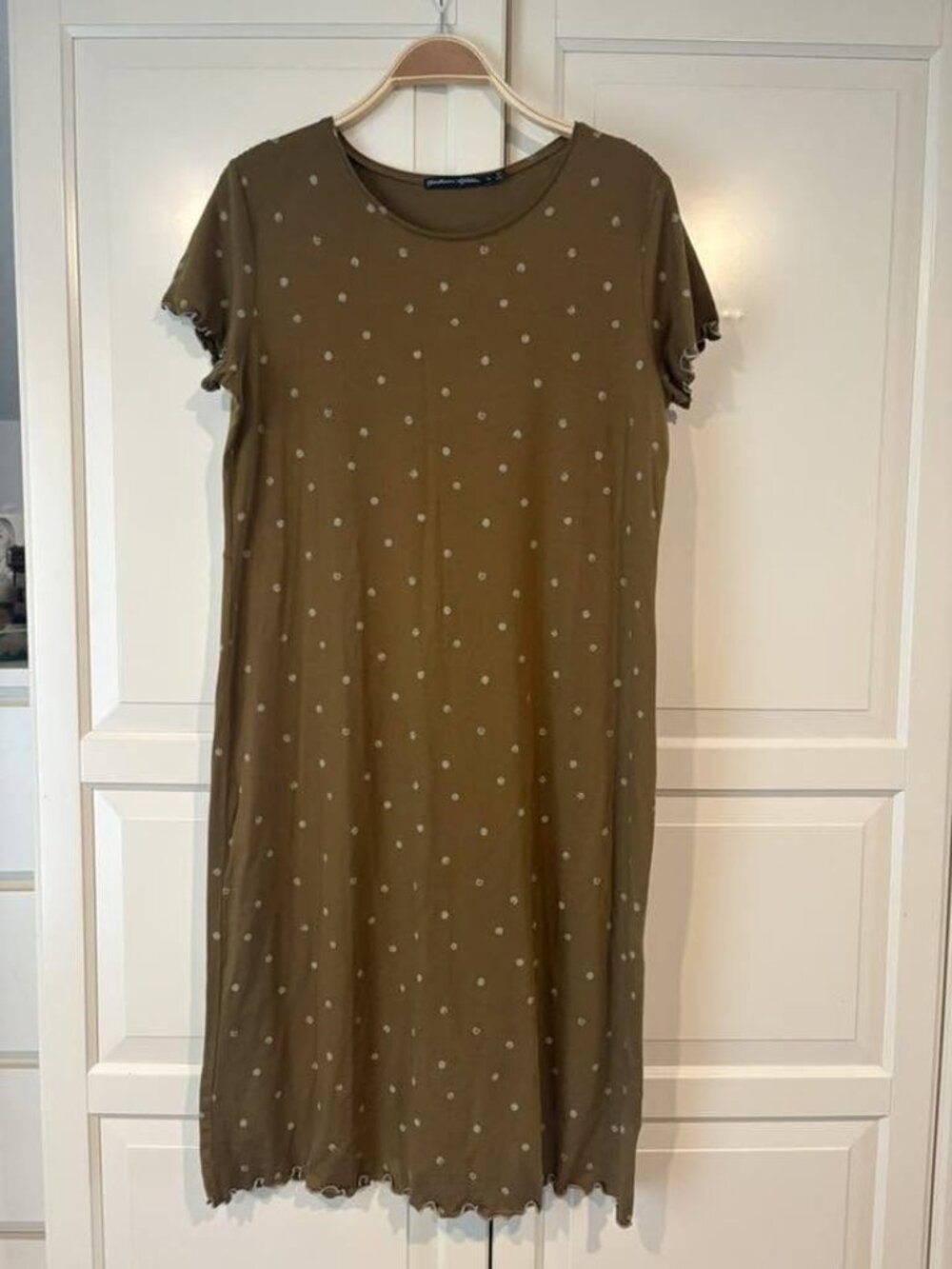 Gudrun Sjoden short sleeve, olive green midi t-shirt dress polka dots- Large